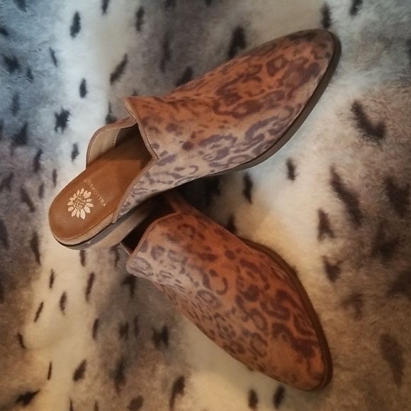 Yellow Box Shoes - 💥YELLOW BOX💥Sz 8.5M Animal Print Pointy Toe Mule